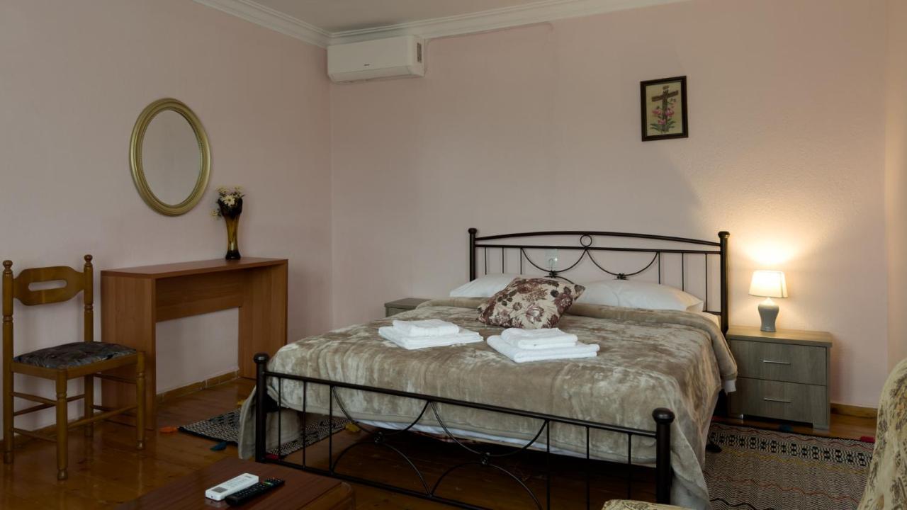 Fani'S House Under Meteora Apartman Kasztráki Kültér fotó