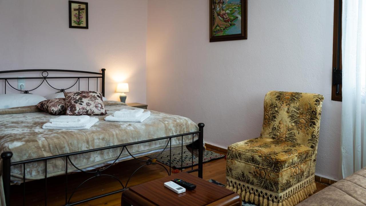 Fani'S House Under Meteora Apartman Kasztráki Kültér fotó