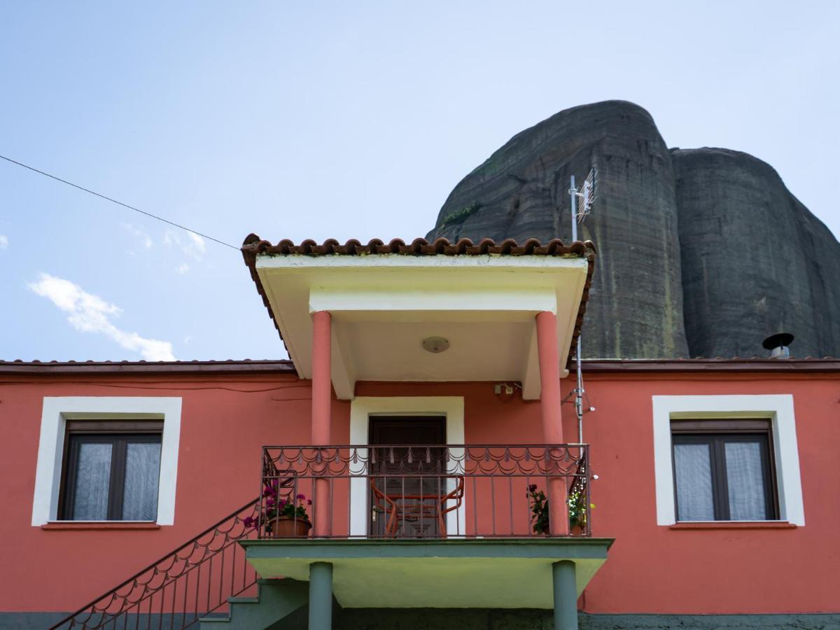 Fani'S House Under Meteora Apartman Kasztráki Kültér fotó