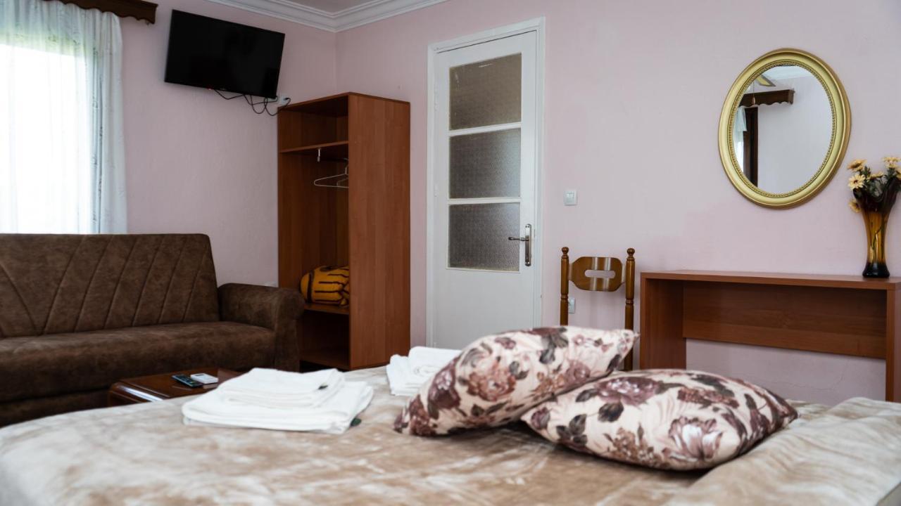 Fani'S House Under Meteora Apartman Kasztráki Kültér fotó